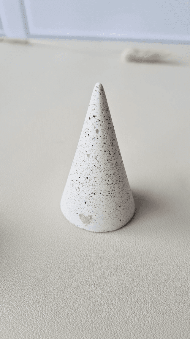 Porte-bague Cime effet béton